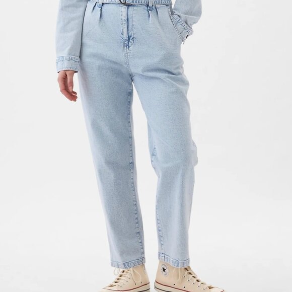 NWT GAP Stonewashed Denim Jumpsuit Belted Long Sleeve Light Jean Women's Size‎ 8 - Picture 4 of 16